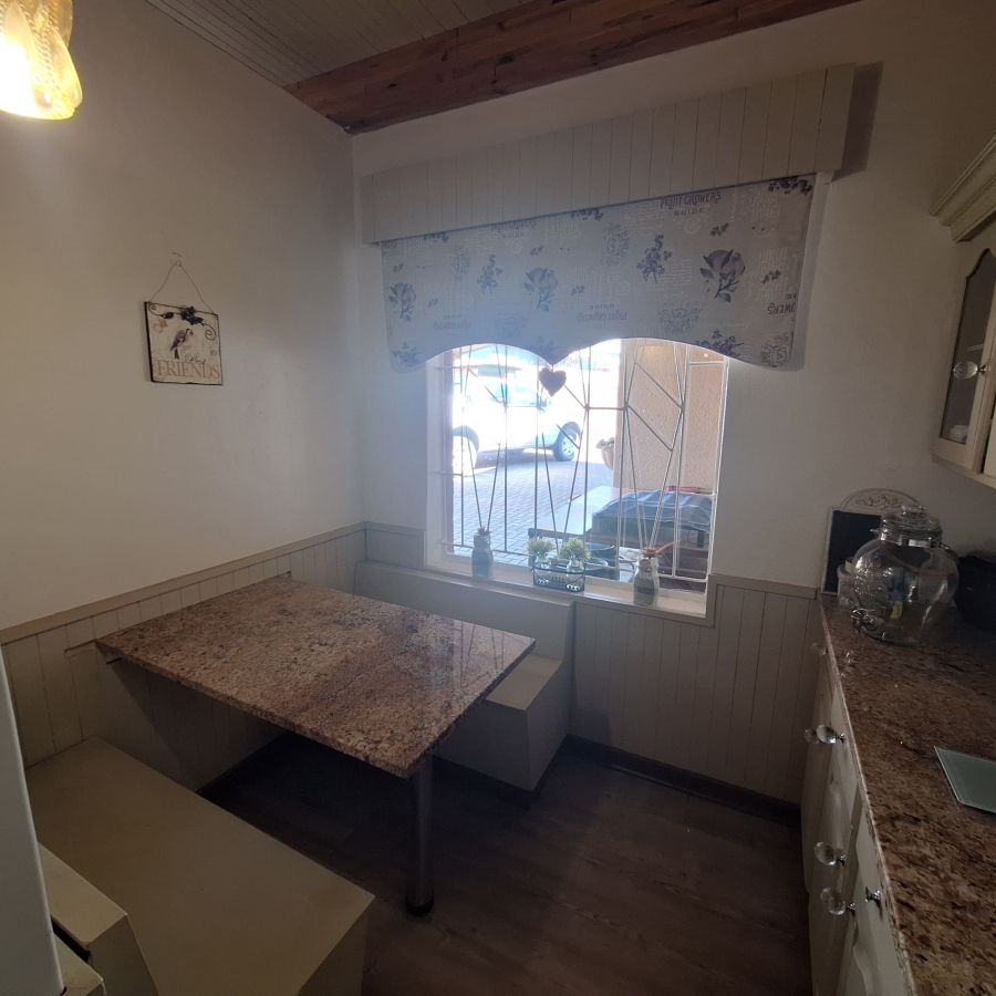 5 Bedroom Property for Sale in Frankfort Free State